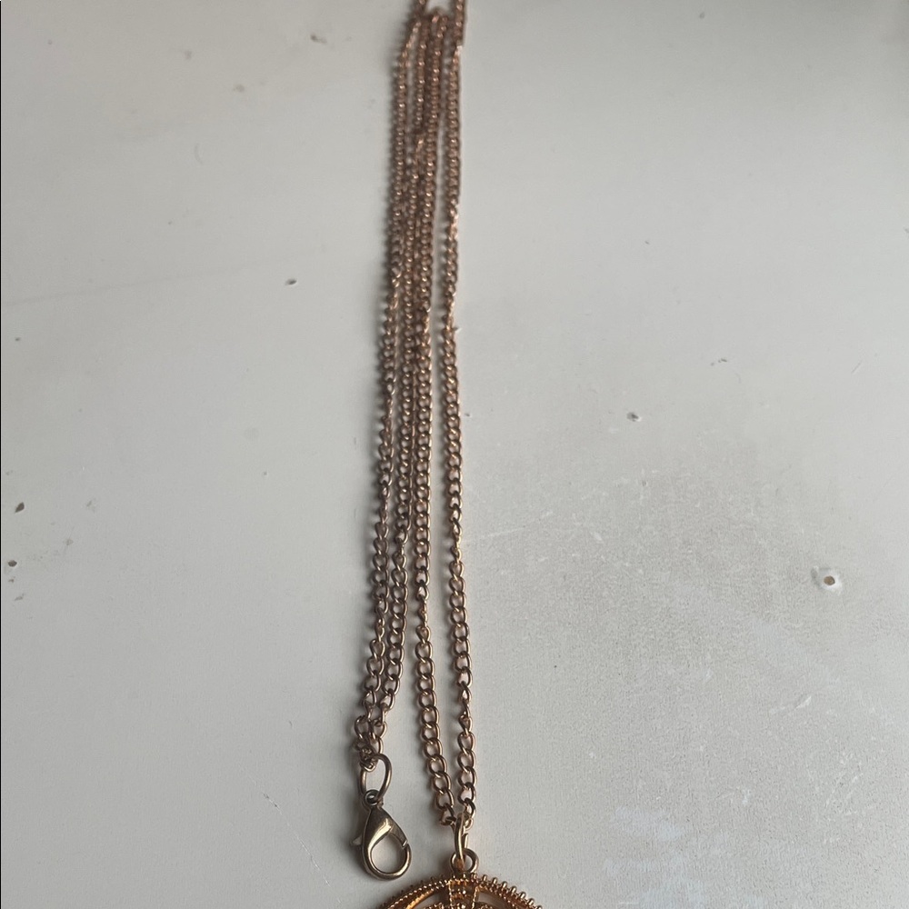 Elegant Gold Tassel Pendant Necklace - Picture 2 of 7